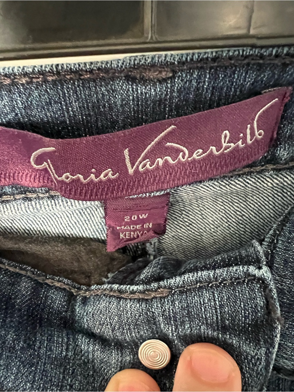 Gloria Vanderbilt Dark Blue Cropped Ankle Jeans - Picture 2 of 3